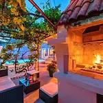 Mediterranes Mit Boulebahn, Spielplatz, Outdoor-kueche, Tischtennis, Privatpool *