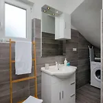 Mediterranes Mit Boulebahn, Spielplatz, Outdoor-kueche, Tischtennis, Privatpool Feriehus *