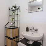 Feriehus Mediterranes Mit Boulebahn, Spielplatz, Outdoor-kueche, Tischtennis, Privatpool Drivenik
