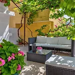 Mediterranes Mit Boulebahn, Spielplatz, Outdoor-kueche, Tischtennis, Privatpool بيت للعطل