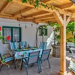 بيت للعطل Mediterranes Mit Boulebahn, Spielplatz, Outdoor-kueche, Tischtennis, Privatpool *
