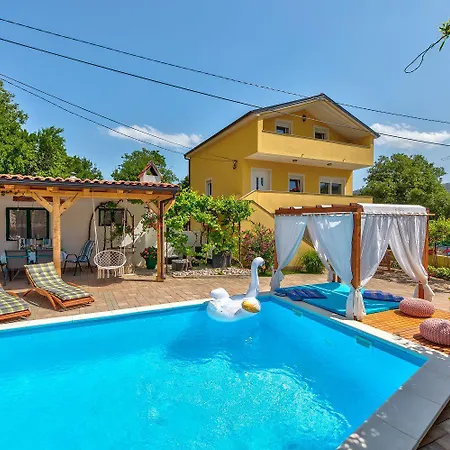 Mediterranes Mit Boulebahn, Spielplatz, Outdoor-kueche, Tischtennis, Privatpool *