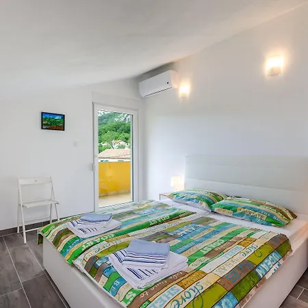 Mediterranes Mit Boulebahn, Spielplatz, Outdoor-kueche, Tischtennis, Privatpool * Drivenik