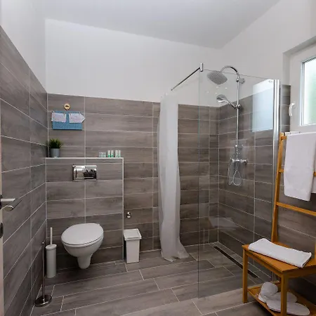 Mediterranes Mit Boulebahn, Spielplatz, Outdoor-kueche, Tischtennis, Privatpool Holiday home