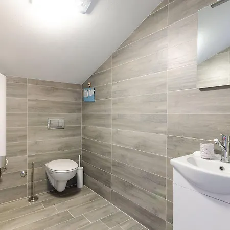 Mediterranes Mit Boulebahn, Spielplatz, Outdoor-kueche, Tischtennis, Privatpool Holiday home *