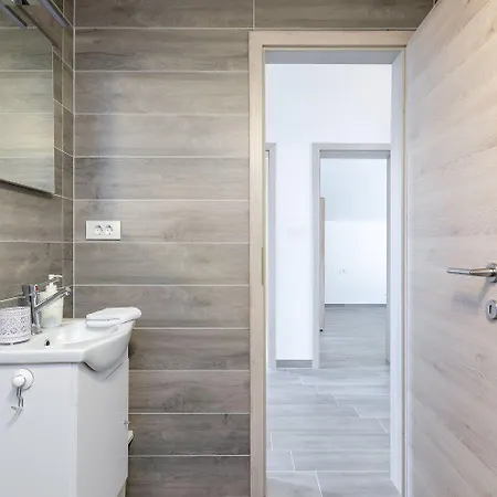 Mediterranes Mit Boulebahn, Spielplatz, Outdoor-kueche, Tischtennis, Privatpool Holiday home