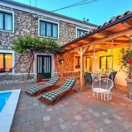 Holiday home Mediterranes Mit Boulebahn, Spielplatz, Outdoor-kueche, Tischtennis, Privatpool Drivenik