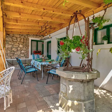 Mediterranes Mit Boulebahn, Spielplatz, Outdoor-kueche, Tischtennis, Privatpool Drivenik