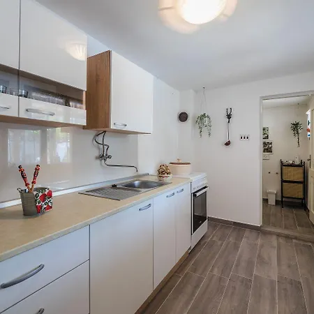 Holiday home Mediterranes Mit Boulebahn, Spielplatz, Outdoor-kueche, Tischtennis, Privatpool Drivenik