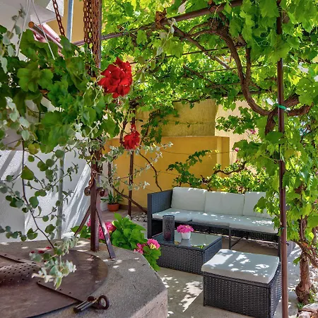 Holiday home Mediterranes Mit Boulebahn, Spielplatz, Outdoor-kueche, Tischtennis, Privatpool *
