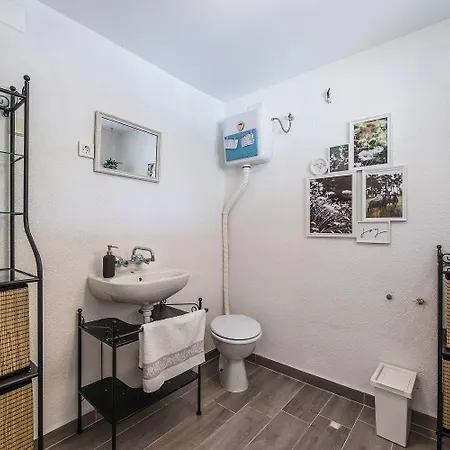 Mediterranes Mit Boulebahn, Spielplatz, Outdoor-kueche, Tischtennis, Privatpool