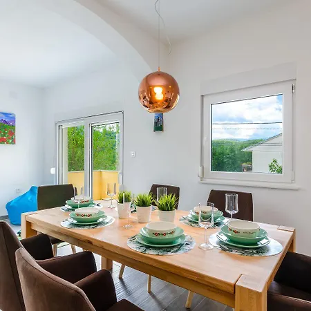 Mediterranes Mit Boulebahn, Spielplatz, Outdoor-kueche, Tischtennis, Privatpool Holiday home