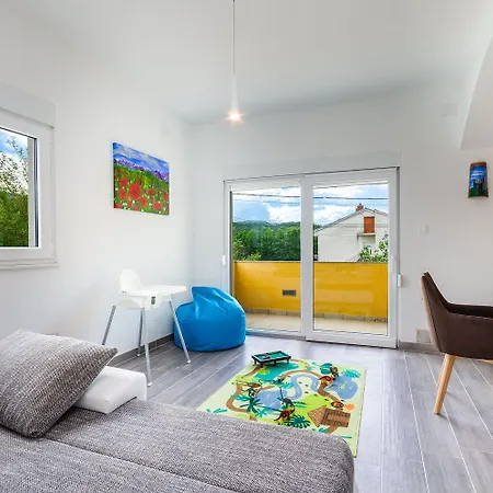 Holiday home Mediterranes Mit Boulebahn, Spielplatz, Outdoor-kueche, Tischtennis, Privatpool Drivenik