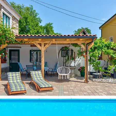 Mediterranes Mit Boulebahn, Spielplatz, Outdoor-kueche, Tischtennis, Privatpool *