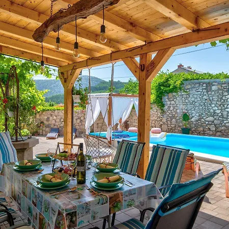 Mediterranes Mit Boulebahn, Spielplatz, Outdoor-kueche, Tischtennis, Privatpool Ferienhaus Drivenik