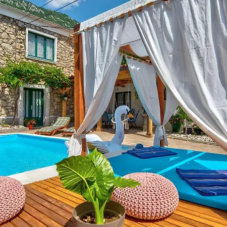 펜션 Mediterranes Mit Boulebahn, Spielplatz, Outdoor-kueche, Tischtennis, Privatpool