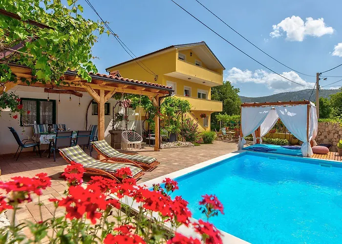 Mediterranes Mit Boulebahn, Spielplatz, Outdoor-kueche, Tischtennis, Privatpool Σπίτι διακοπών *