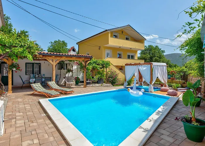 Σπίτι διακοπών Mediterranes Mit Boulebahn, Spielplatz, Outdoor-kueche, Tischtennis, Privatpool