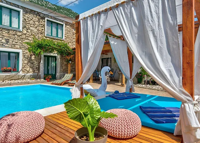 Σπίτι διακοπών Mediterranes Mit Boulebahn, Spielplatz, Outdoor-kueche, Tischtennis, Privatpool
